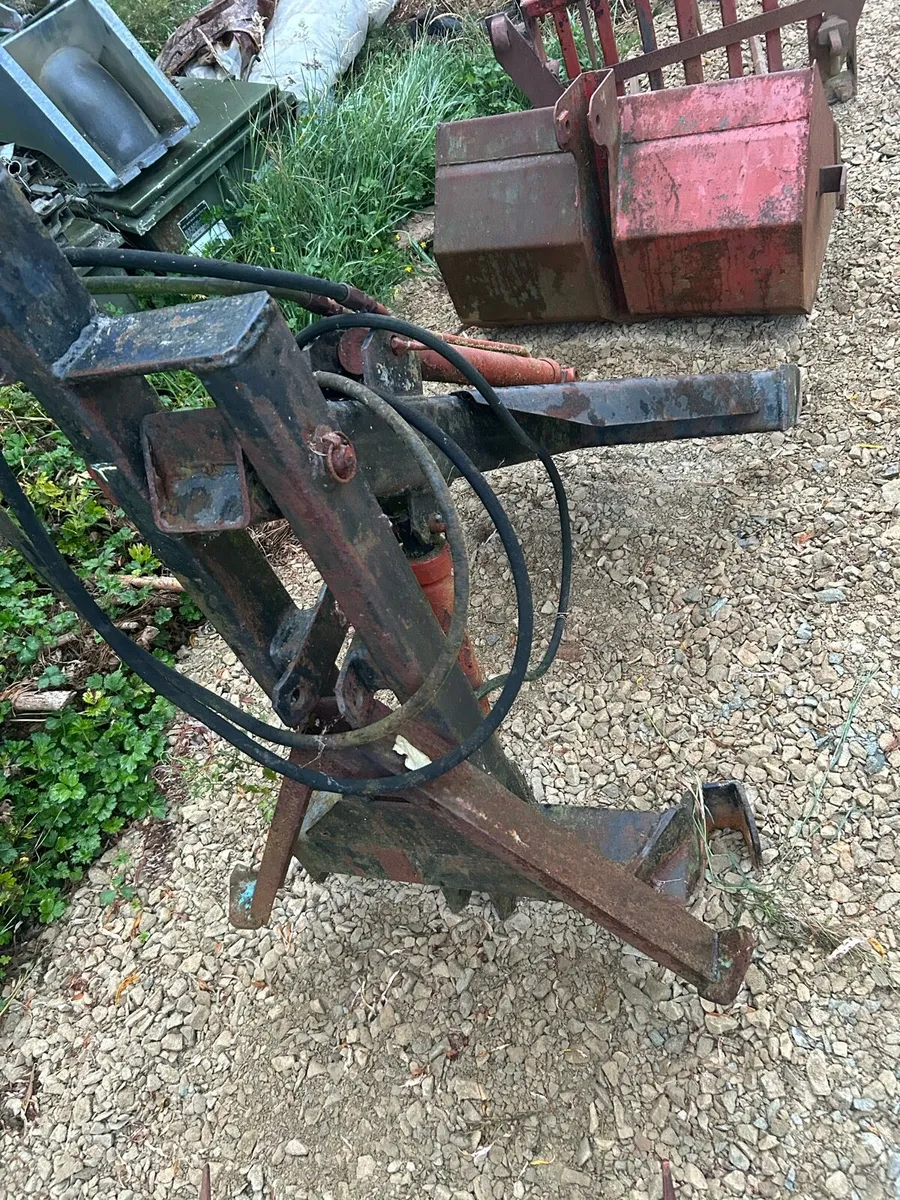 Loaders, Grabs, Agitators - Image 4