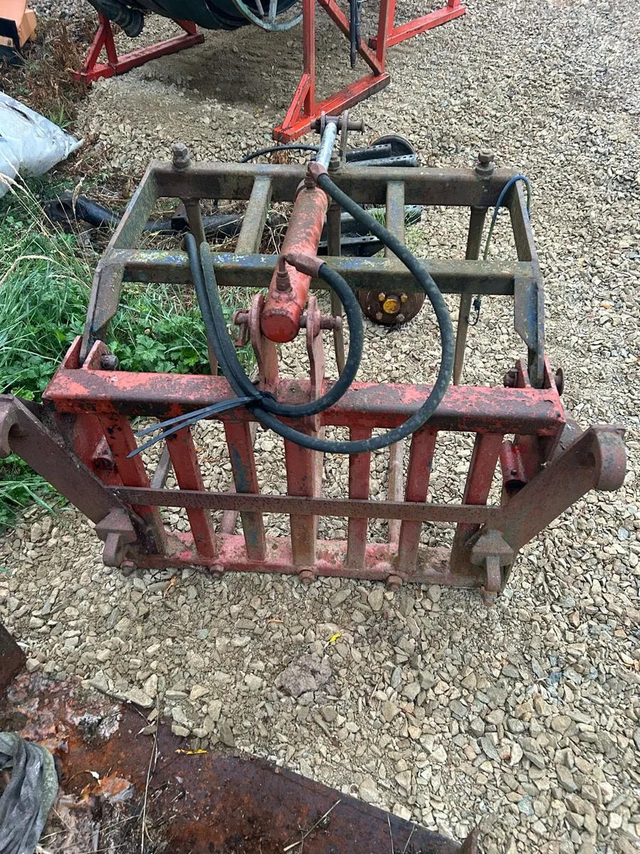 Loaders, Grabs, Agitators - Image 1