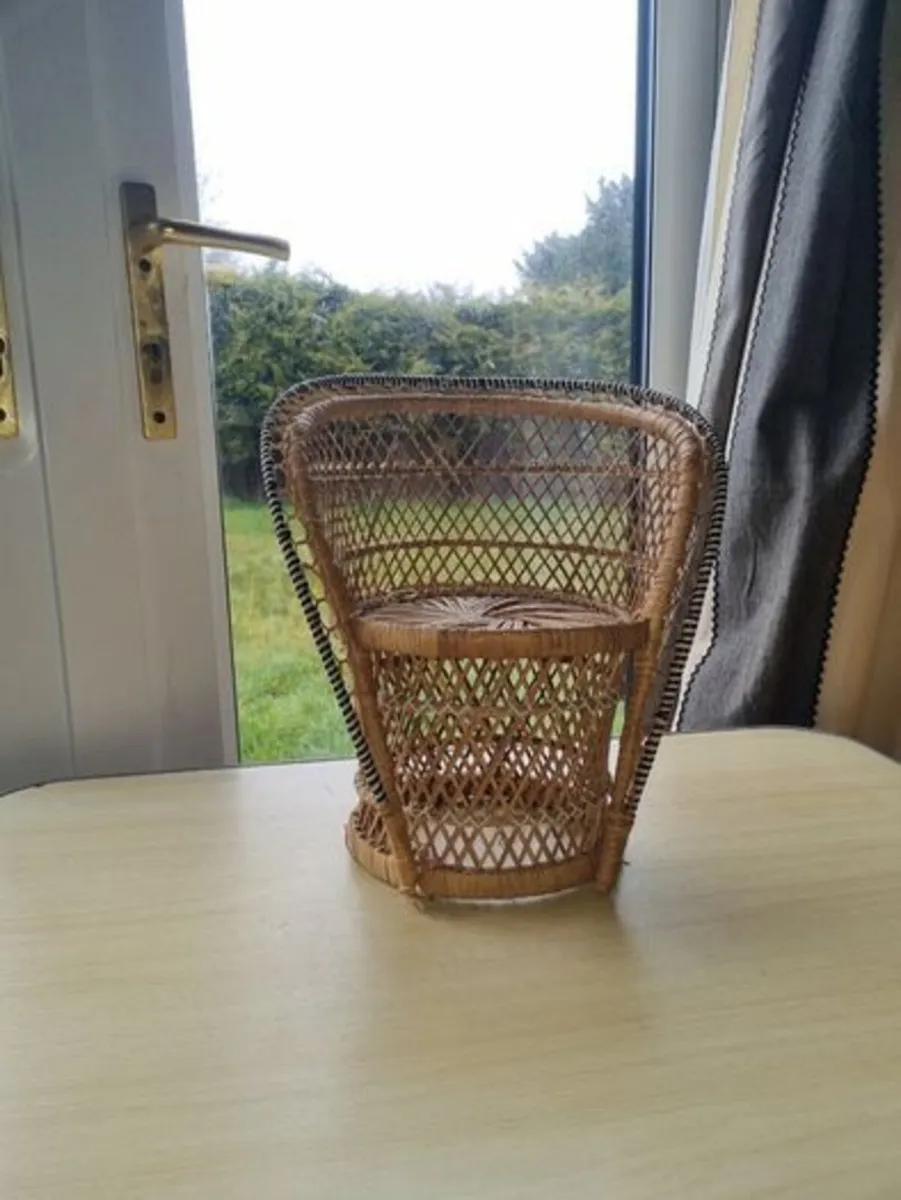 Vintage miniature wicker armchair in the "peacock" - Image 1