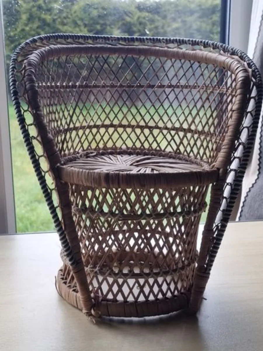 Vintage miniature wicker armchair in the "peacock" - Image 2
