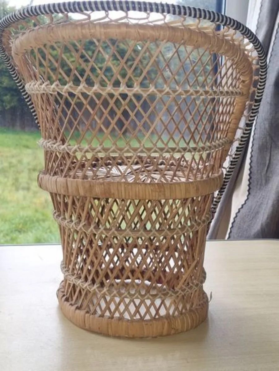 Vintage miniature wicker armchair in the "peacock" - Image 4