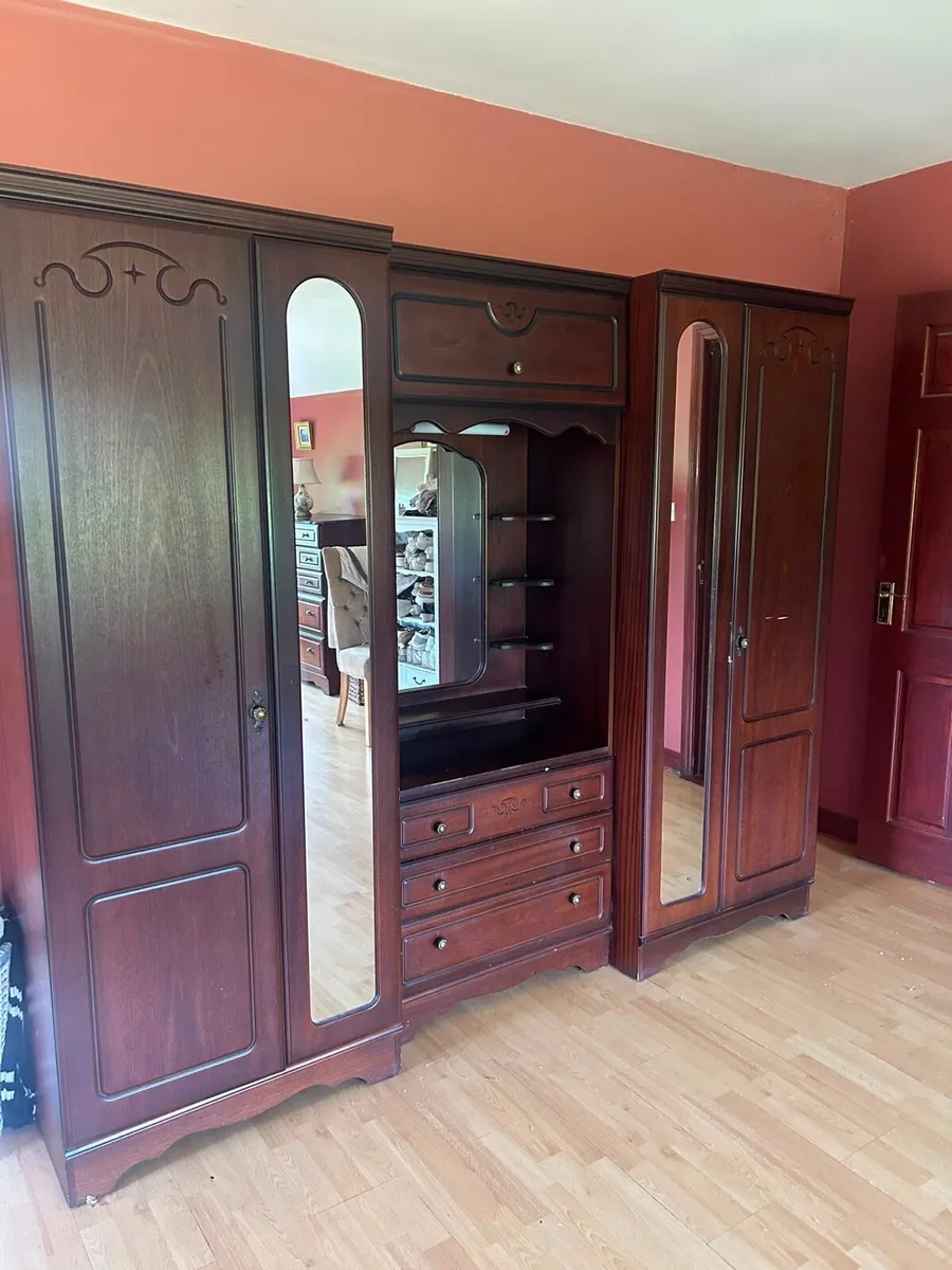 Bedroom furniture - Image 1
