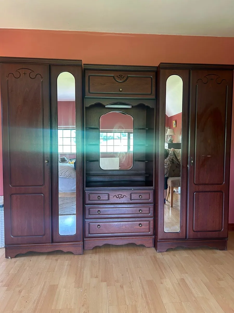 Bedroom furniture - Image 2