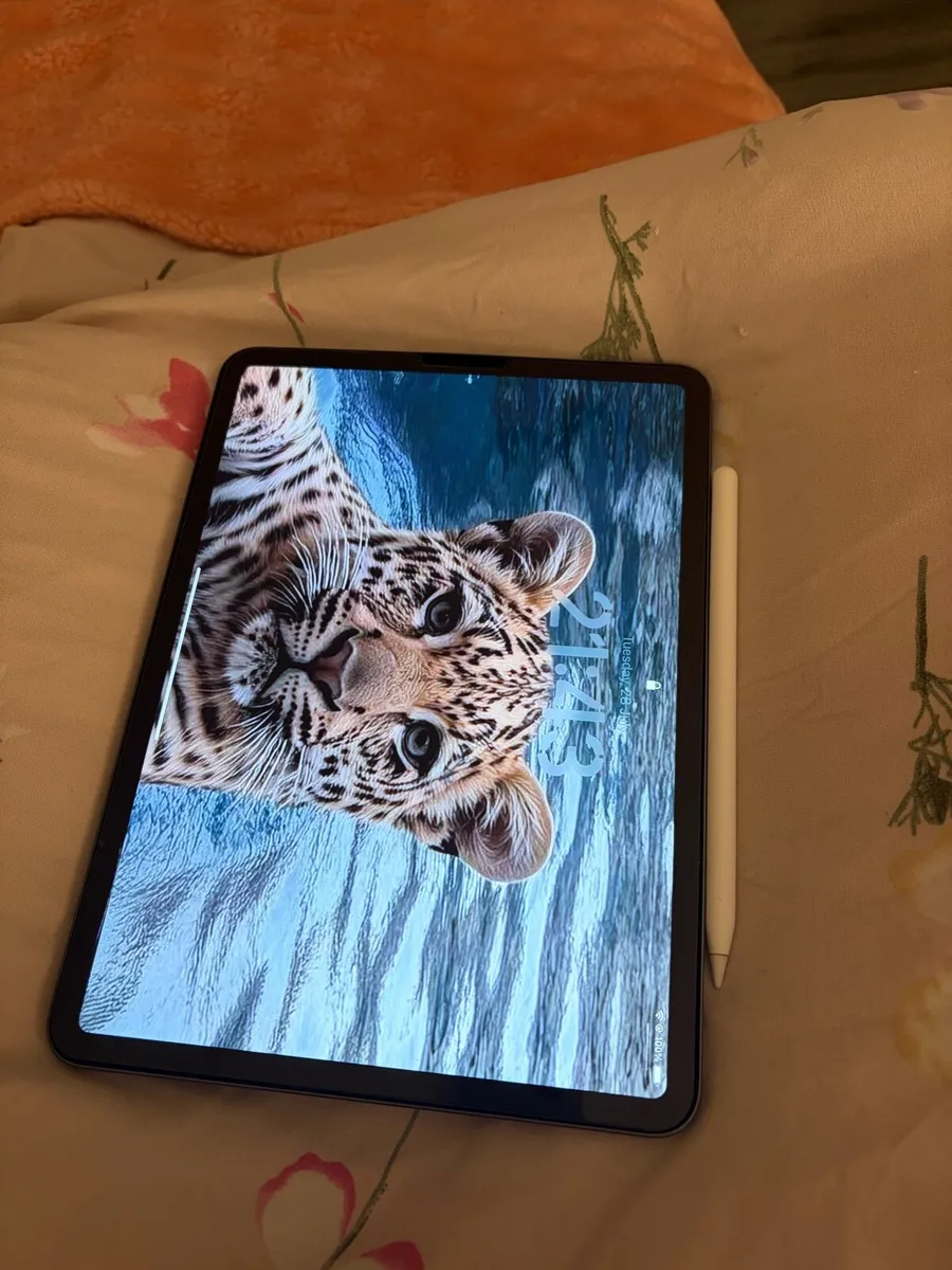 iPad - Image 1