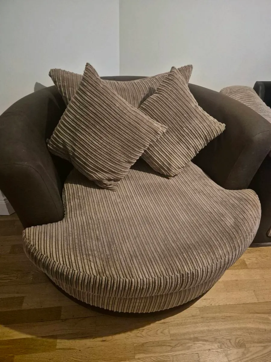 very comfortable sofa - Image 4