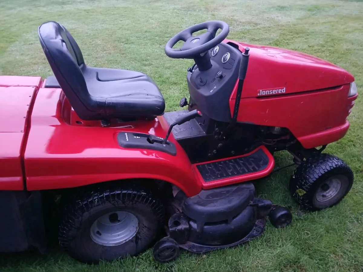 22Hp Ride on lawnmower - Image 2