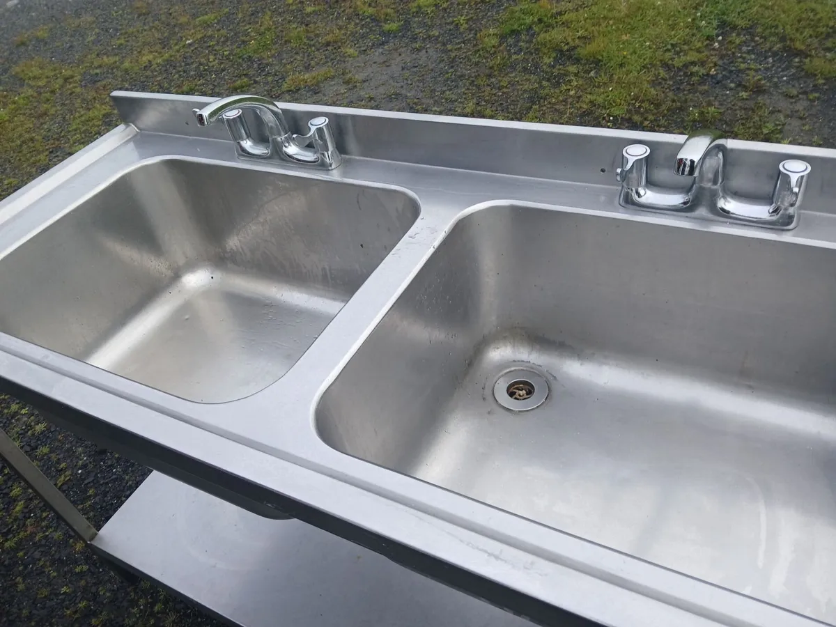Hotel commercial sink units x showroom - Image 2
