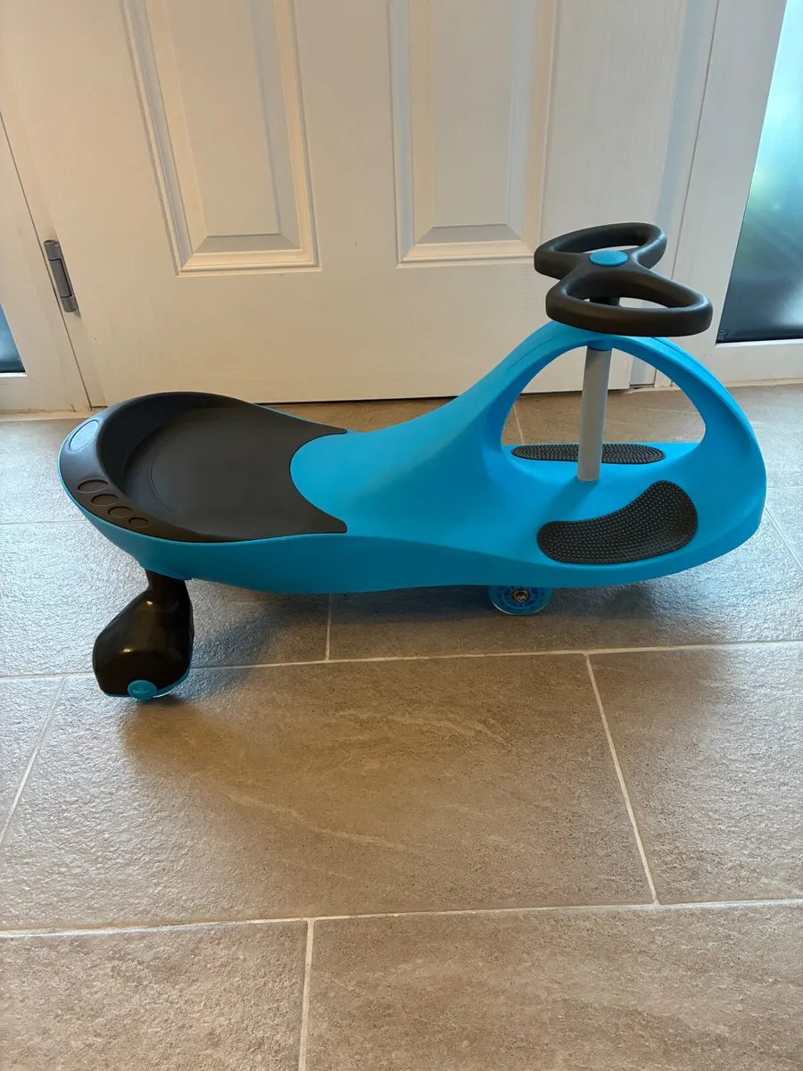Wiggle car ride on - Image 1