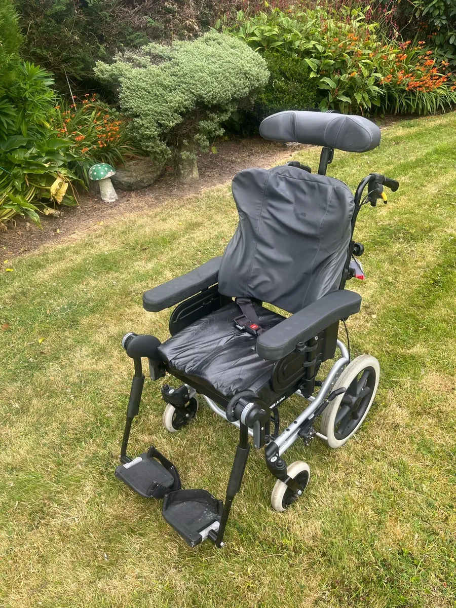 Manual Wheelchair with tilt and recline - Image 2