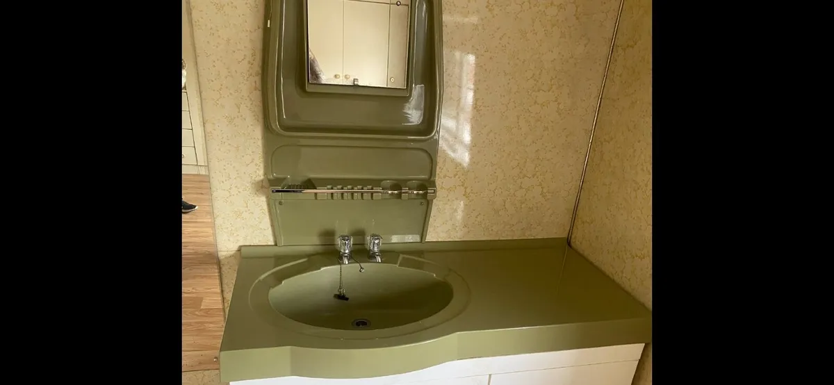 Sink mirror unit press - Image 2