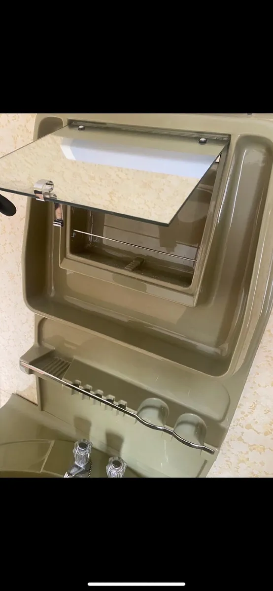 Sink mirror unit press - Image 1