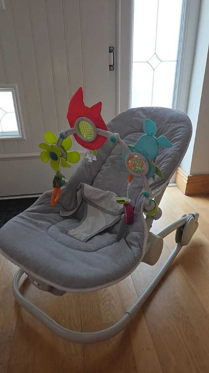 Mamas & Papas baby rocker/ bouncer, tummy time mat - Image 2