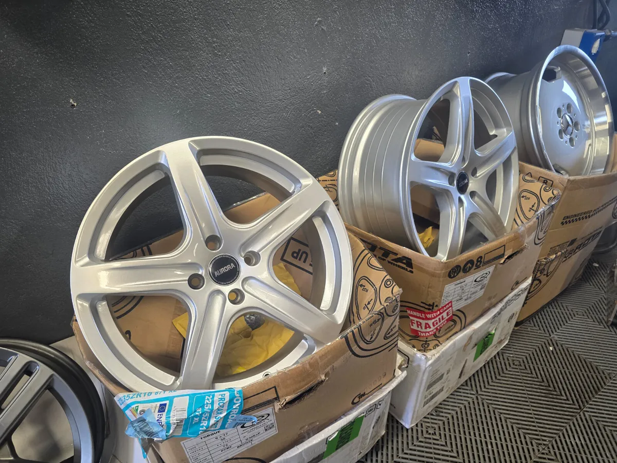 **Special** 18" AURORA AR418 Alloys