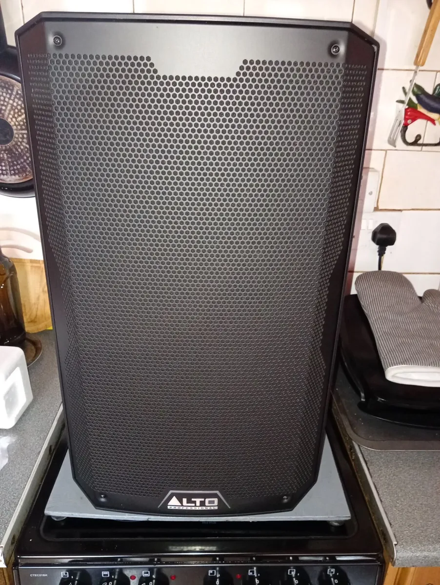Alto Powered Speaker - Image 1