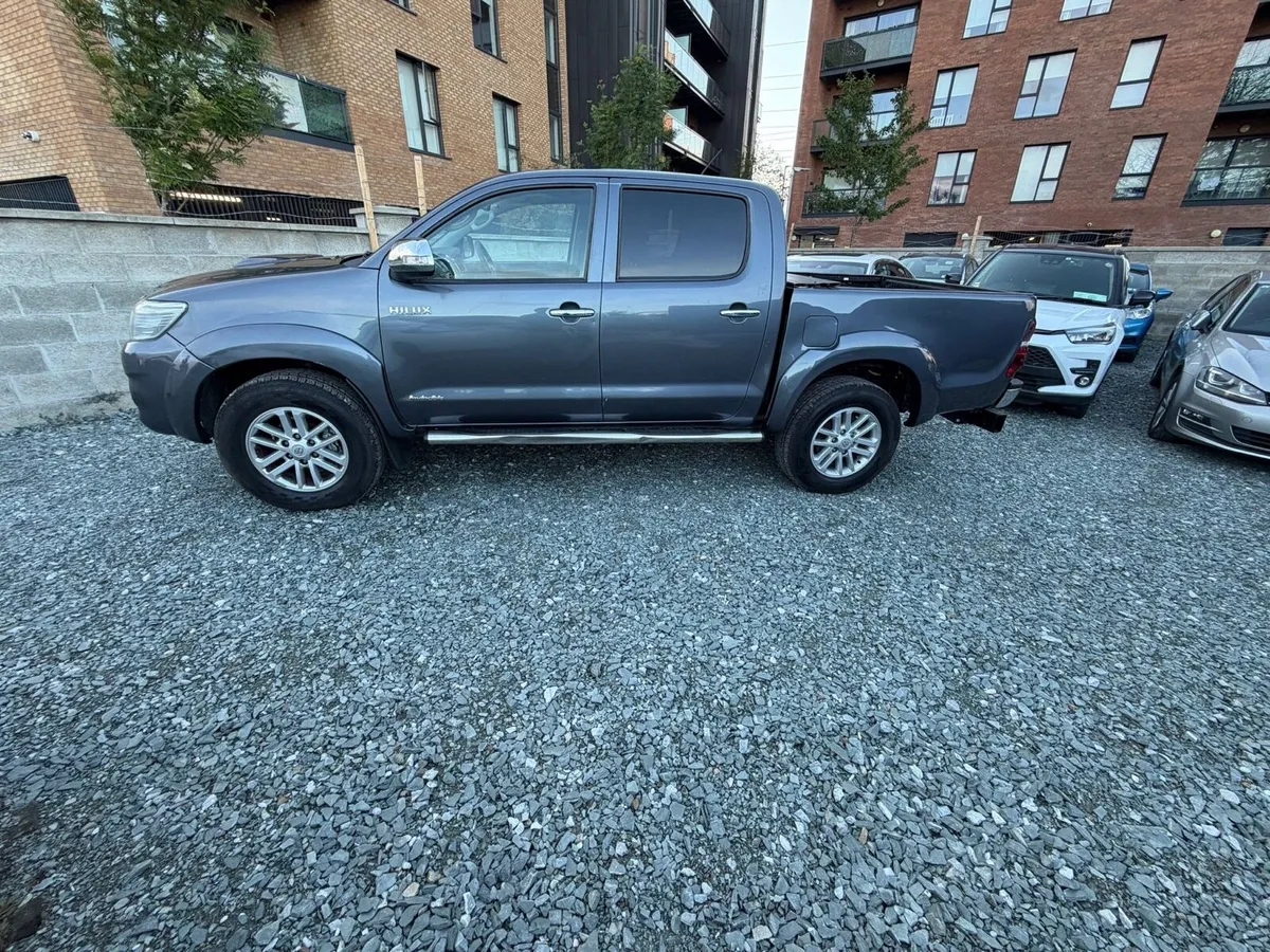 Toyota Hilux - Image 2