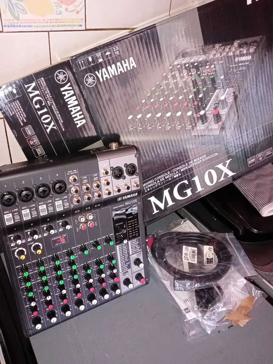 Yamaha MG10X Mixer - Image 2