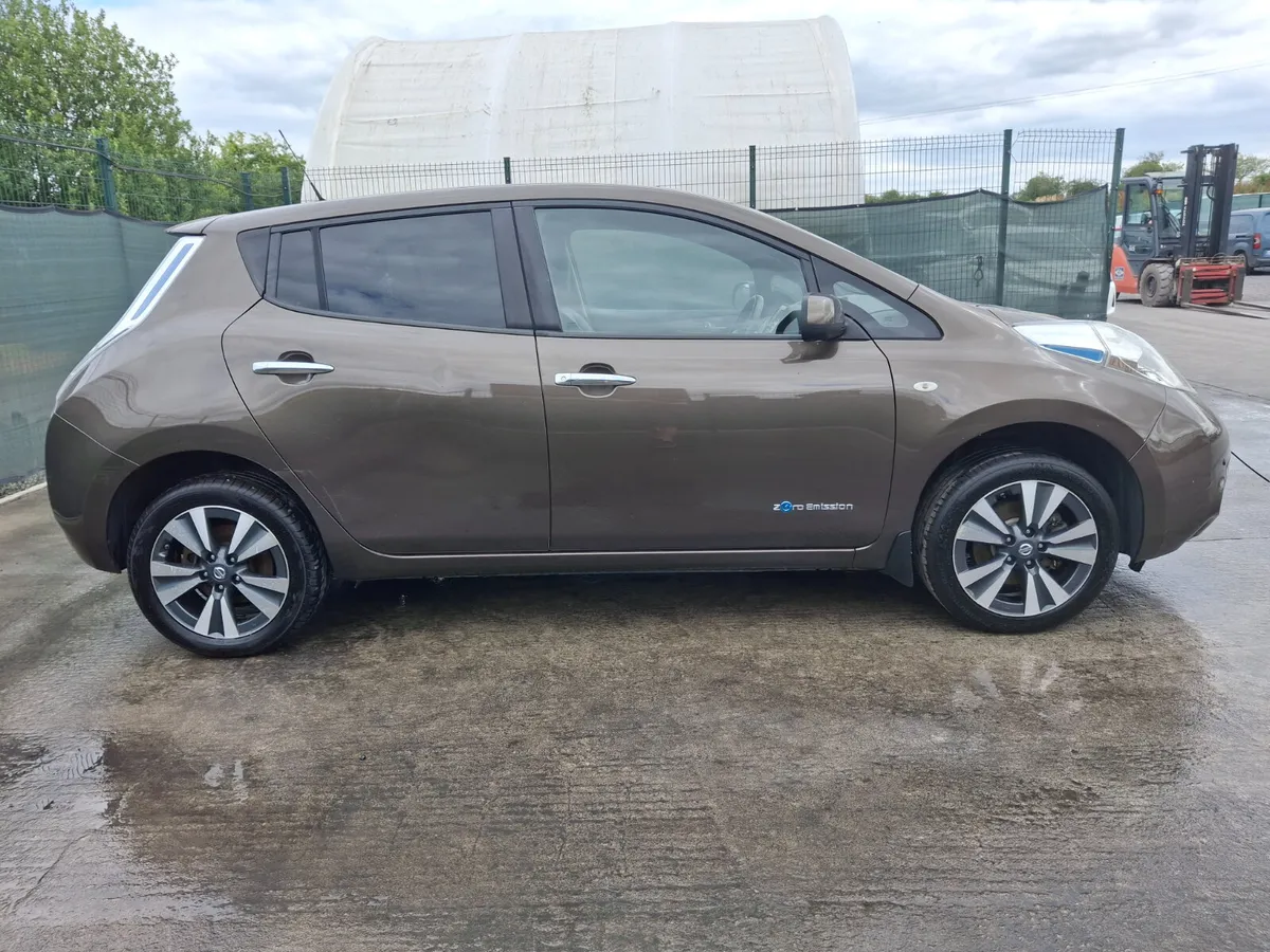 2016 Nissan Leaf  EV SE spoiler - Image 1
