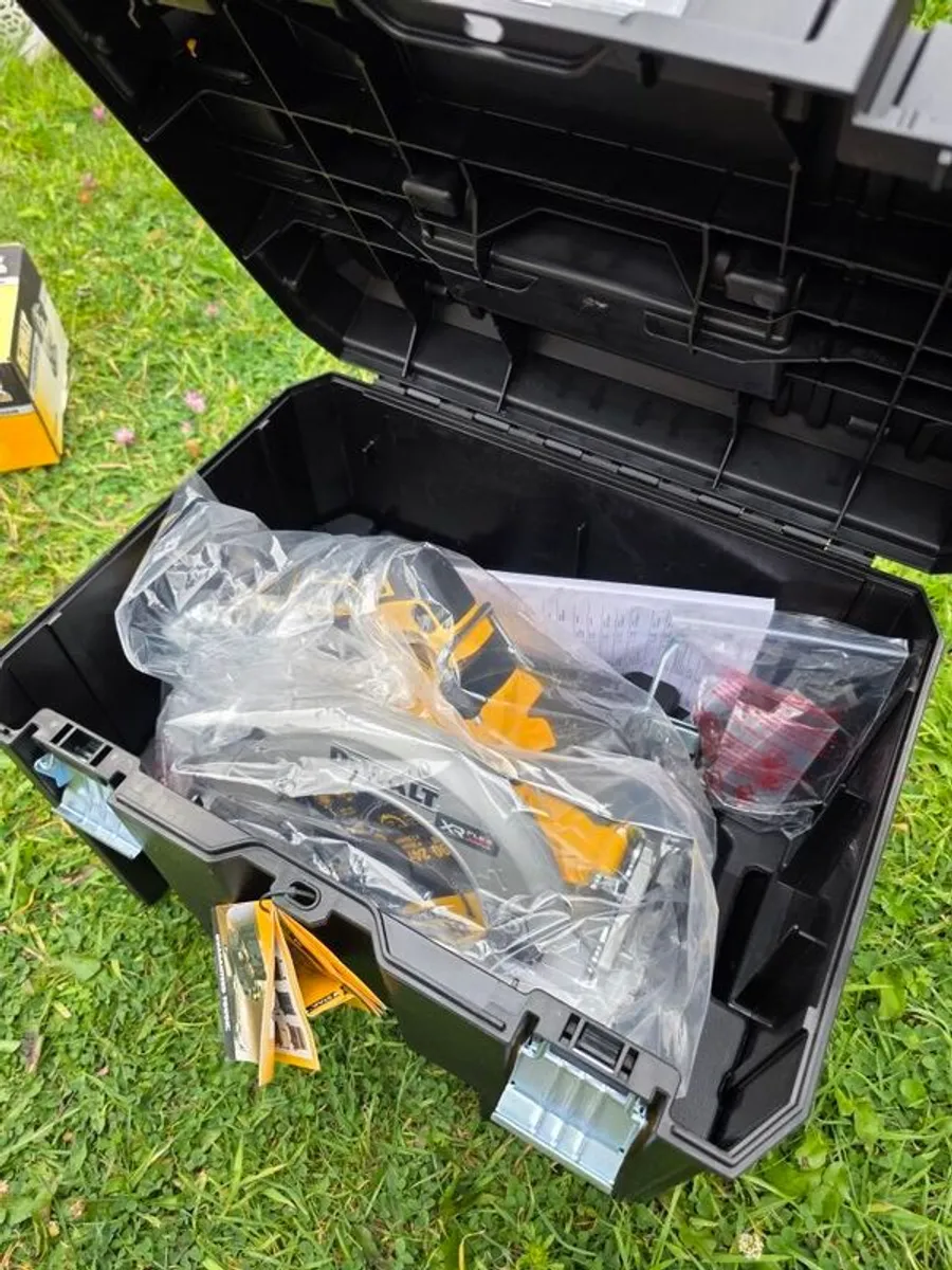 Dewalt DCS573NT XR 18V Table Saw - Image 1