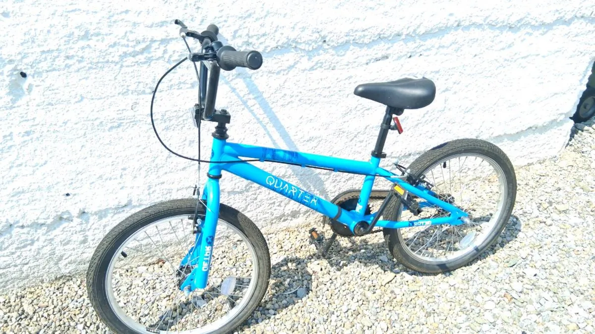 Boys BMX bike 20 inch - Image 1