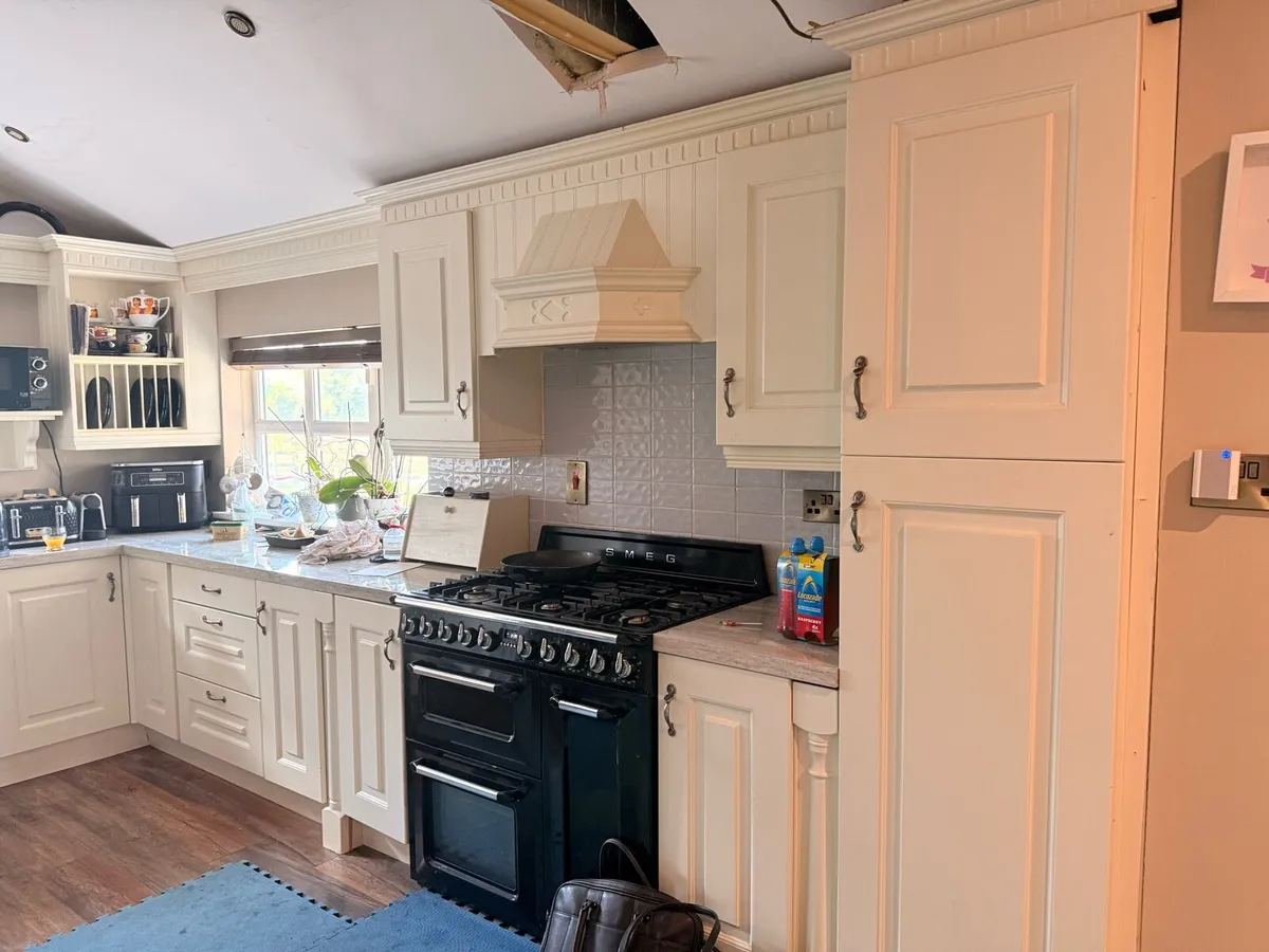 Cream kitchen for quick sale - Image 3