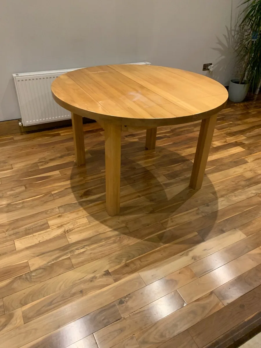 For Sale Oak Dining Table and 6 matching chairs - Image 4