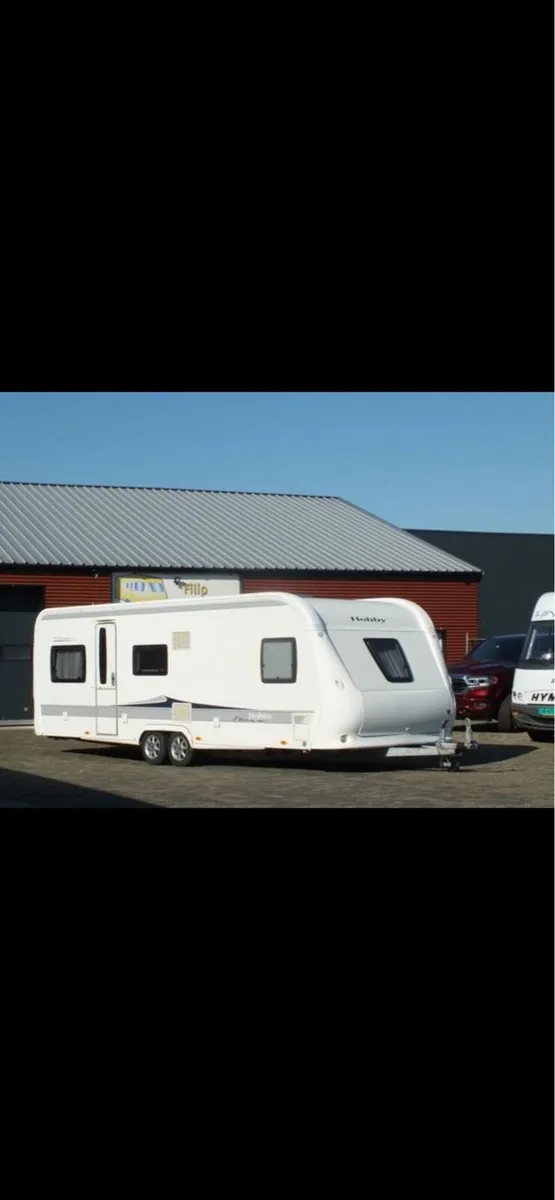 Hobby Prestige UMFe Touring Caravan - Image 1
