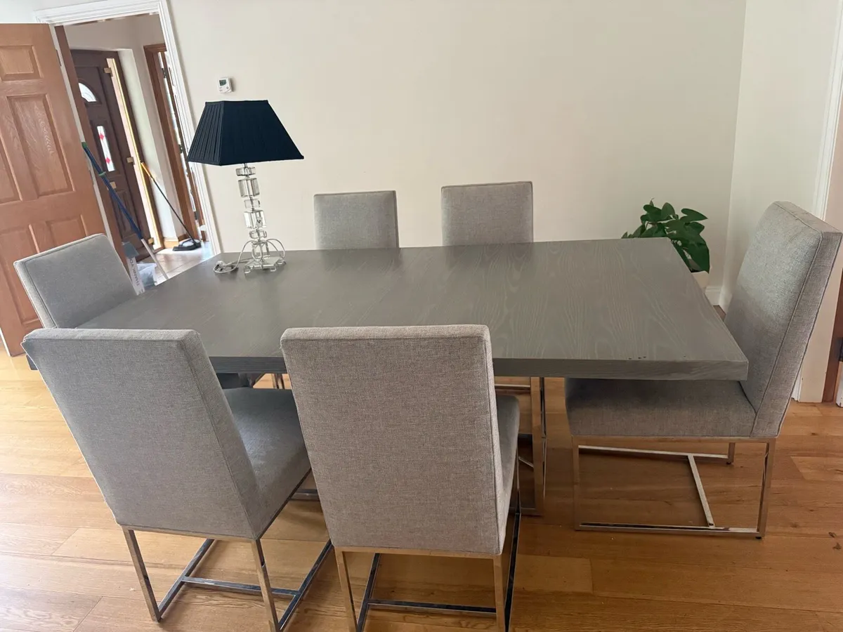 Luxury Extendable Dining Table - Image 4
