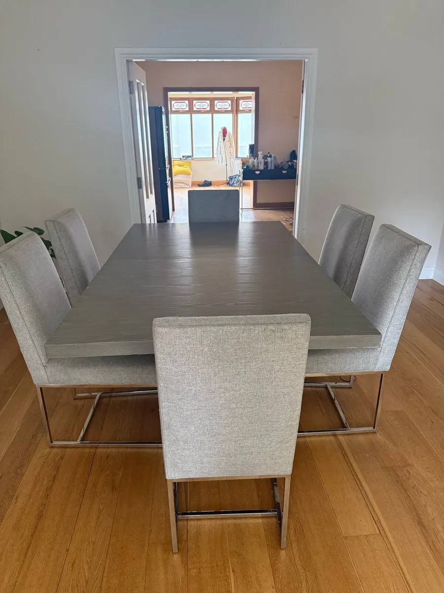 Luxury Extendable Dining Table - Image 1