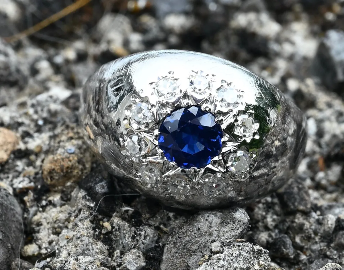 Vintage 1960s Sapphire & Diamond Ring 18ct - Image 1
