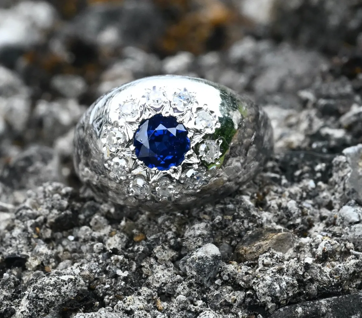 Vintage 1960s Sapphire & Diamond Ring 18ct - Image 2