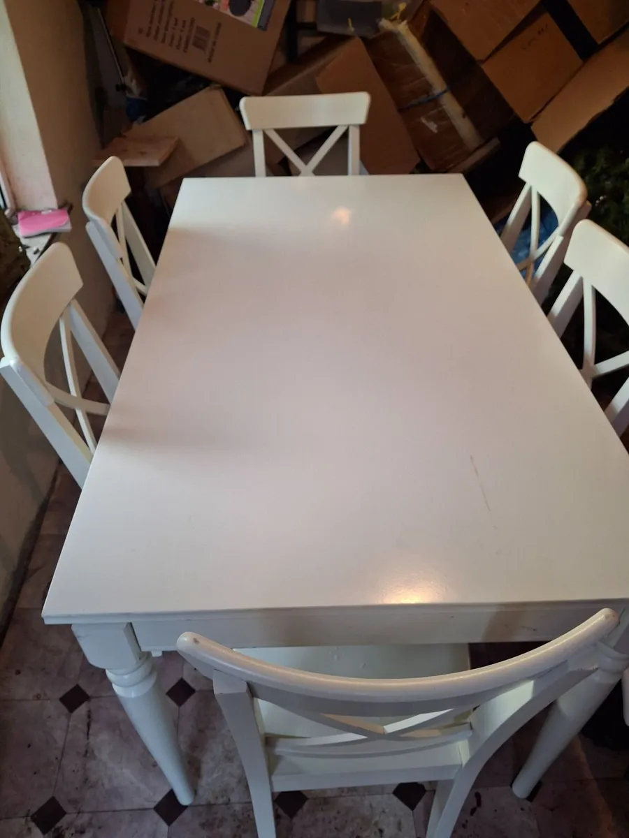 Beautiful large Timber Table with 6 Solid Chairs - Image 4