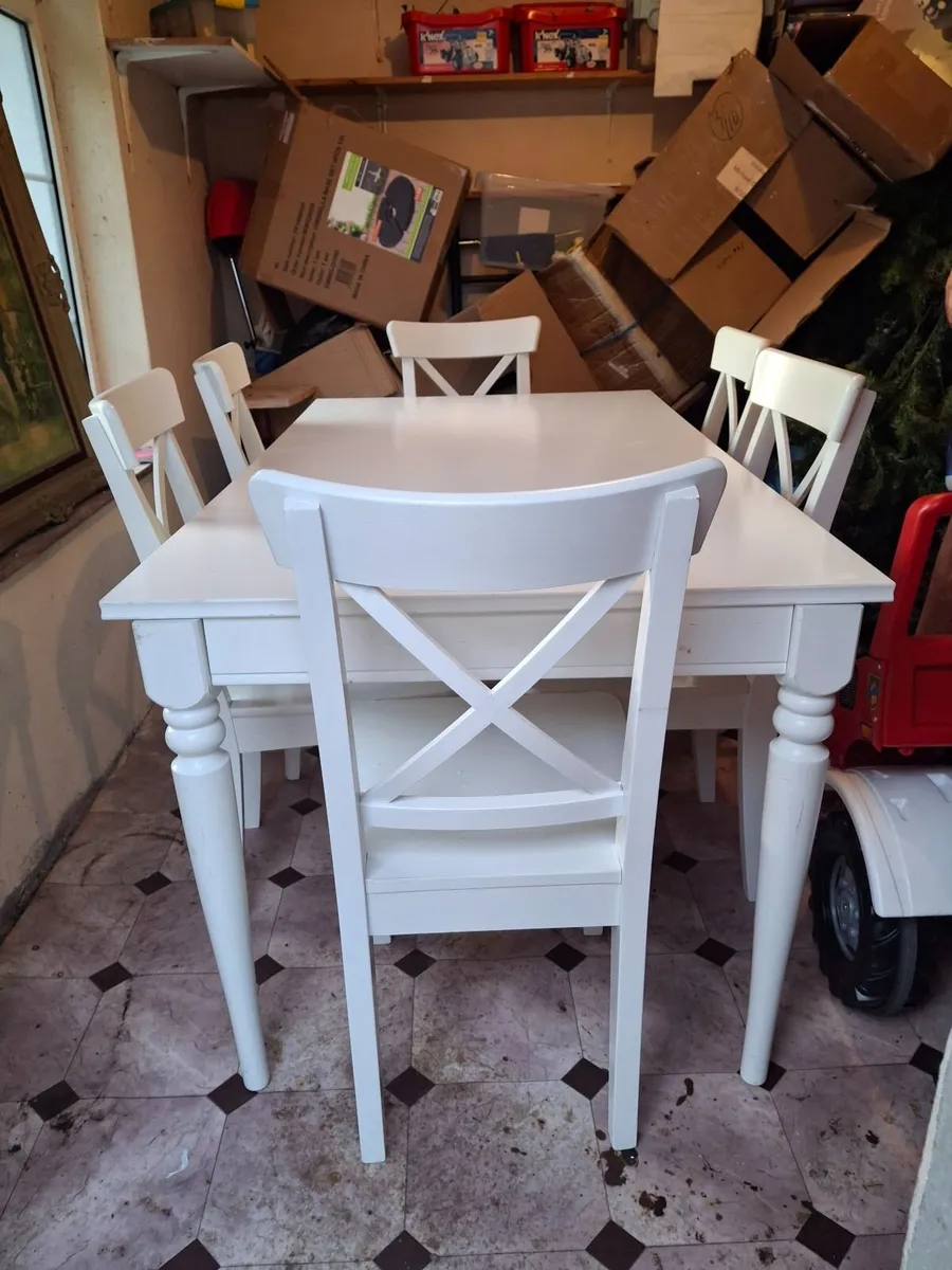 Beautiful large Timber Table with 6 Solid Chairs - Image 2