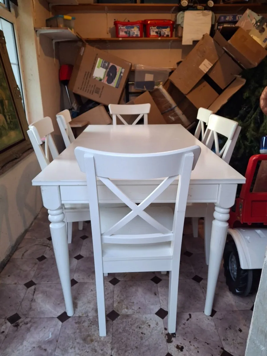 Beautiful large Timber Table with 6 Solid Chairs - Image 3