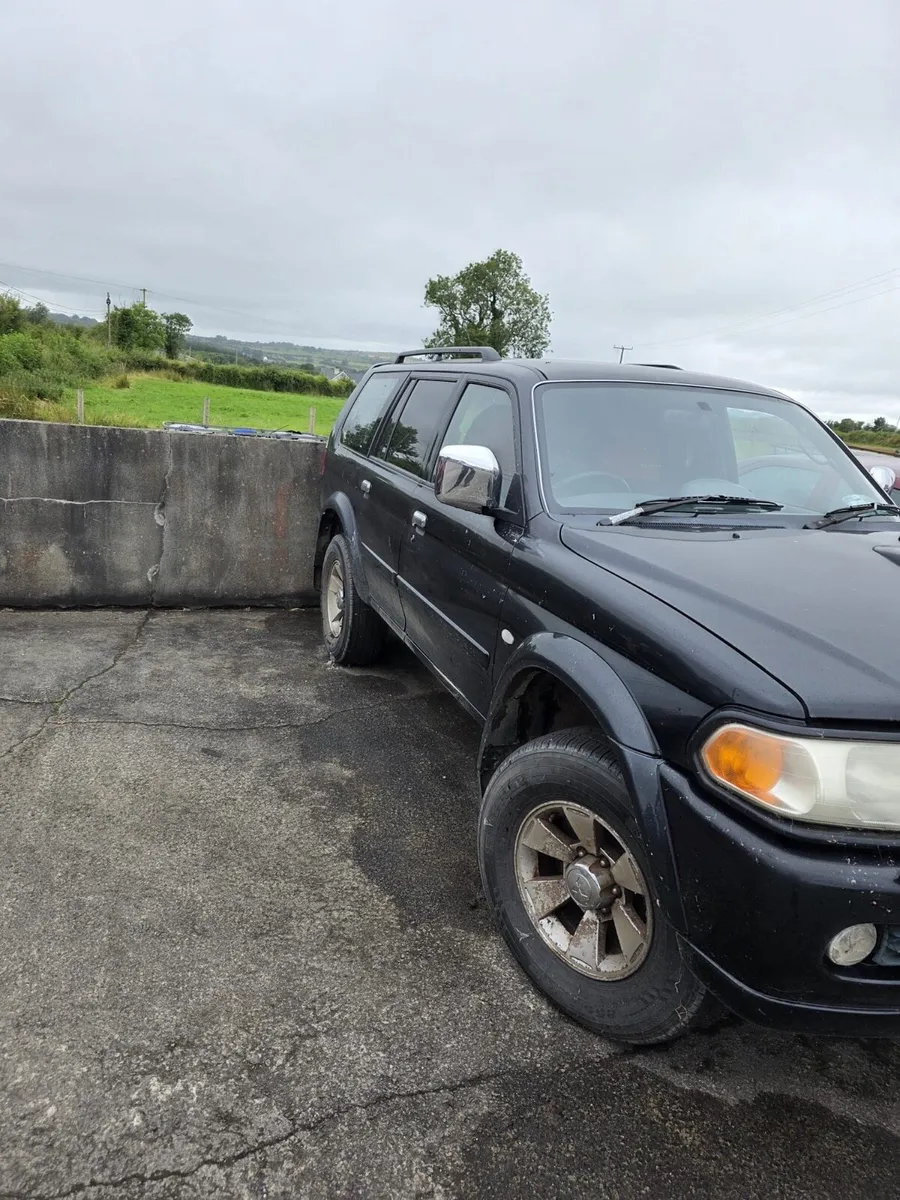 Mitsubishi Pajero Sport - Image 1