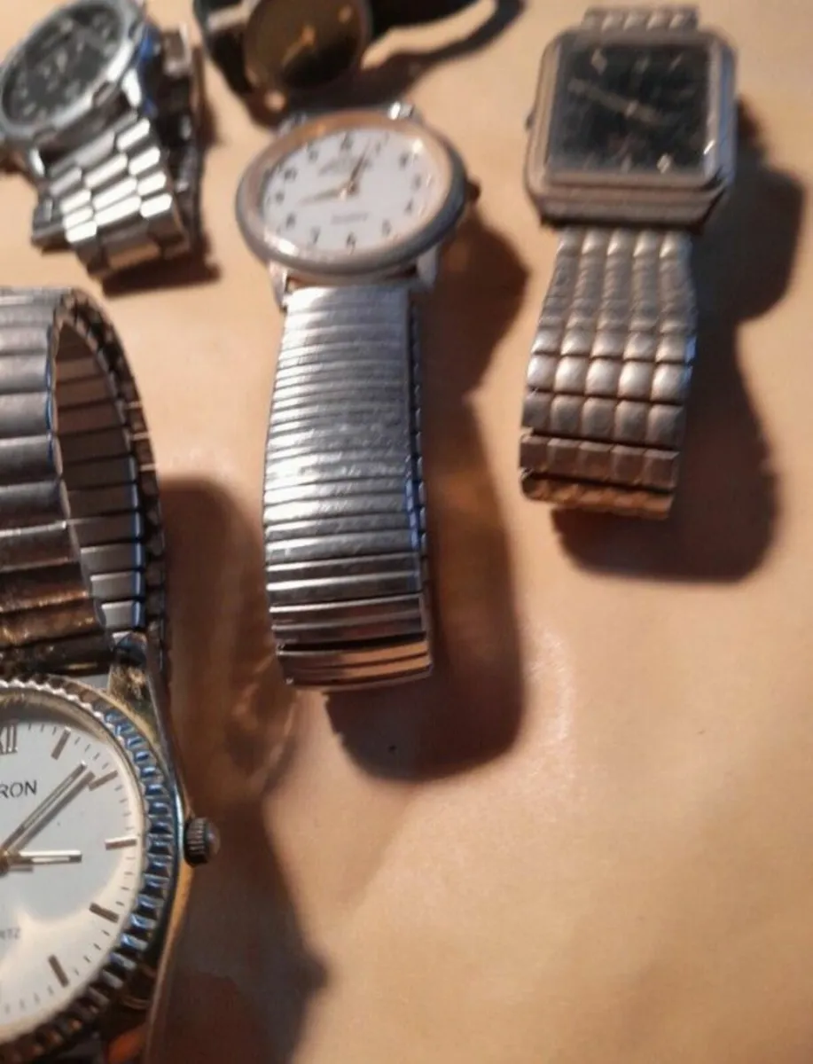 VINTAGE JOB LOT OF OLD WATCHS FROM 1960S ONWARDS - Image 3