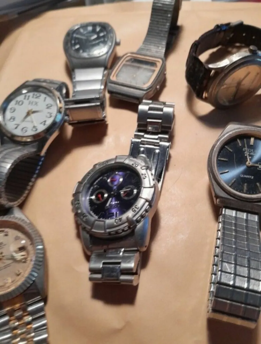 VINTAGE JOB LOT OF OLD WATCHS FROM 1960S ONWARDS - Image 4