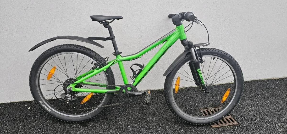 Scott Scale 24 inch kids mountain bike - Image 1
