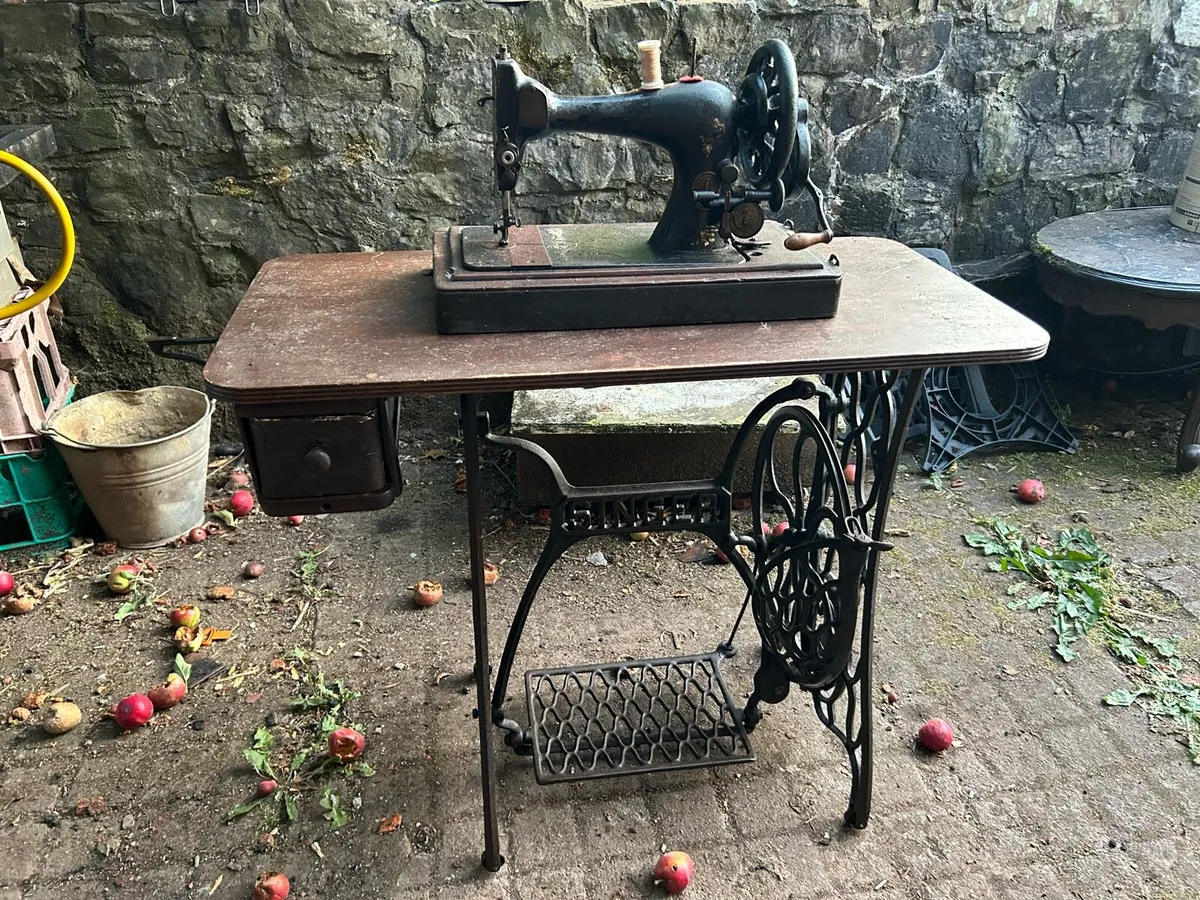 Singer Table - Image 1