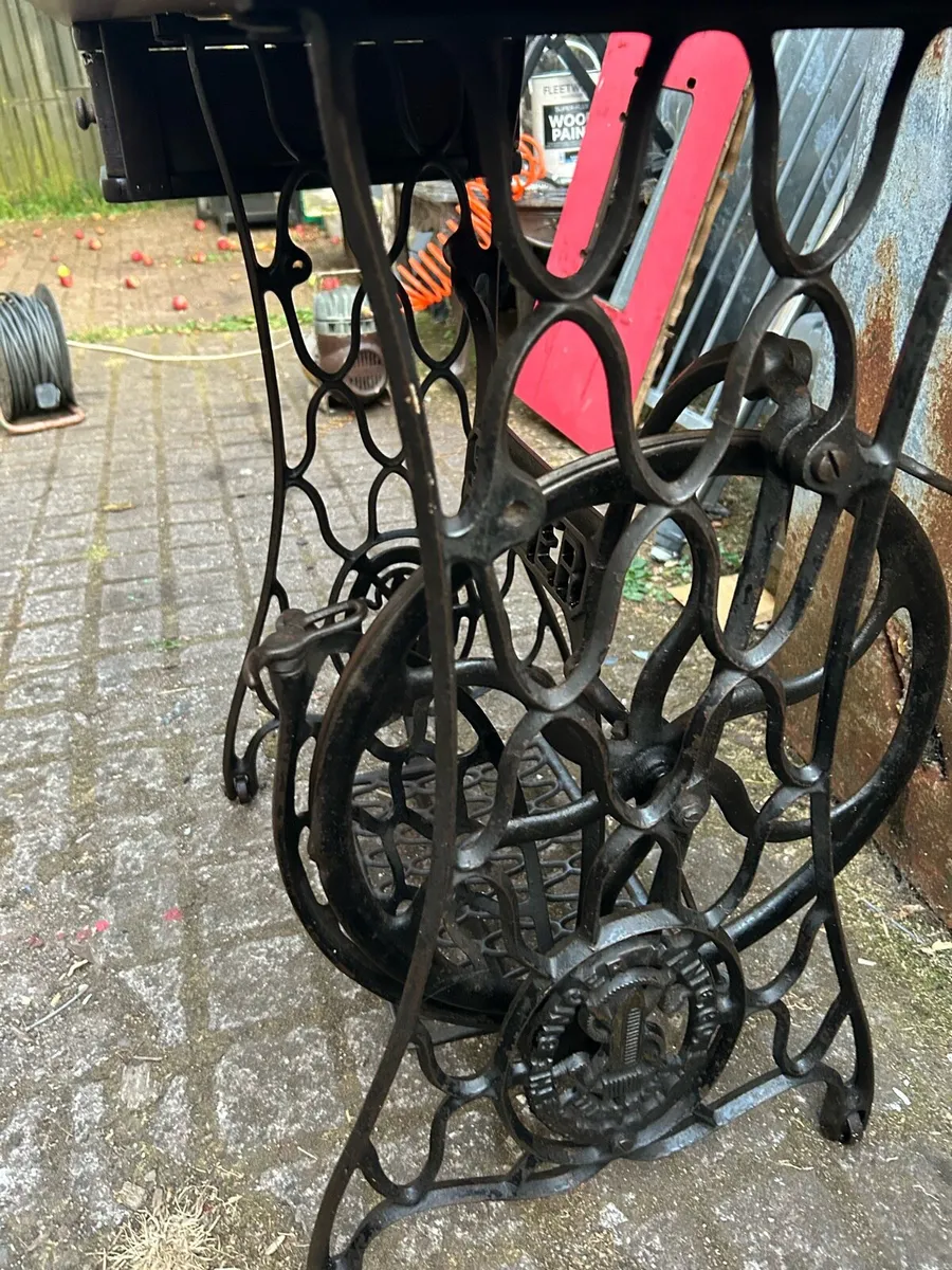 Singer Table - Image 3