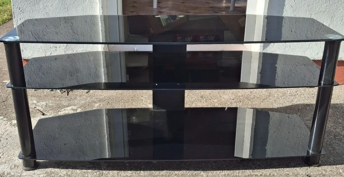 Big TV Stand €12 - Image 3
