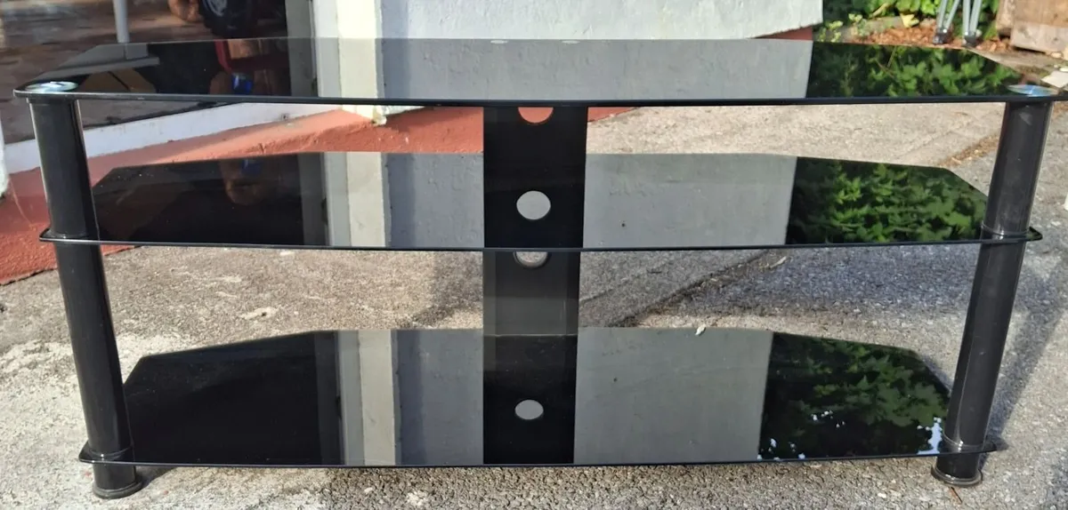 Big TV Stand €12 - Image 4