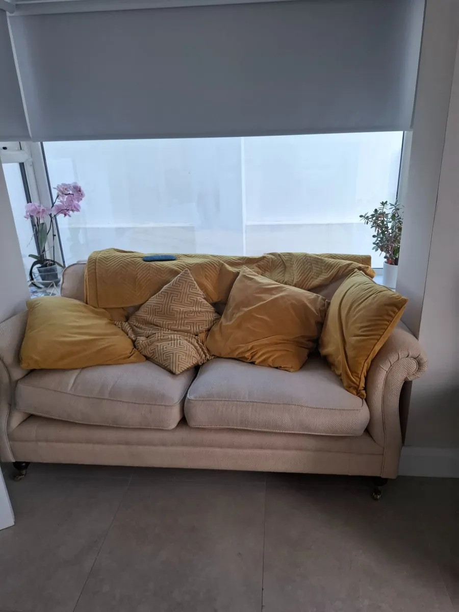 Sofa Laura Ashley. Picture does not do justice. - Image 1