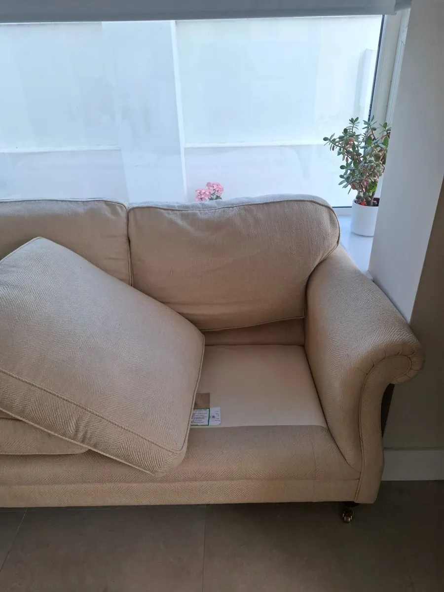 Sofa Laura Ashley. Picture does not do justice. - Image 3