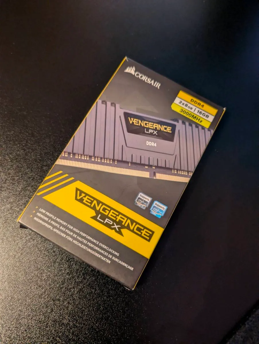Corsair Vengeance DDR4 2X8GB - Not Used - Image 3