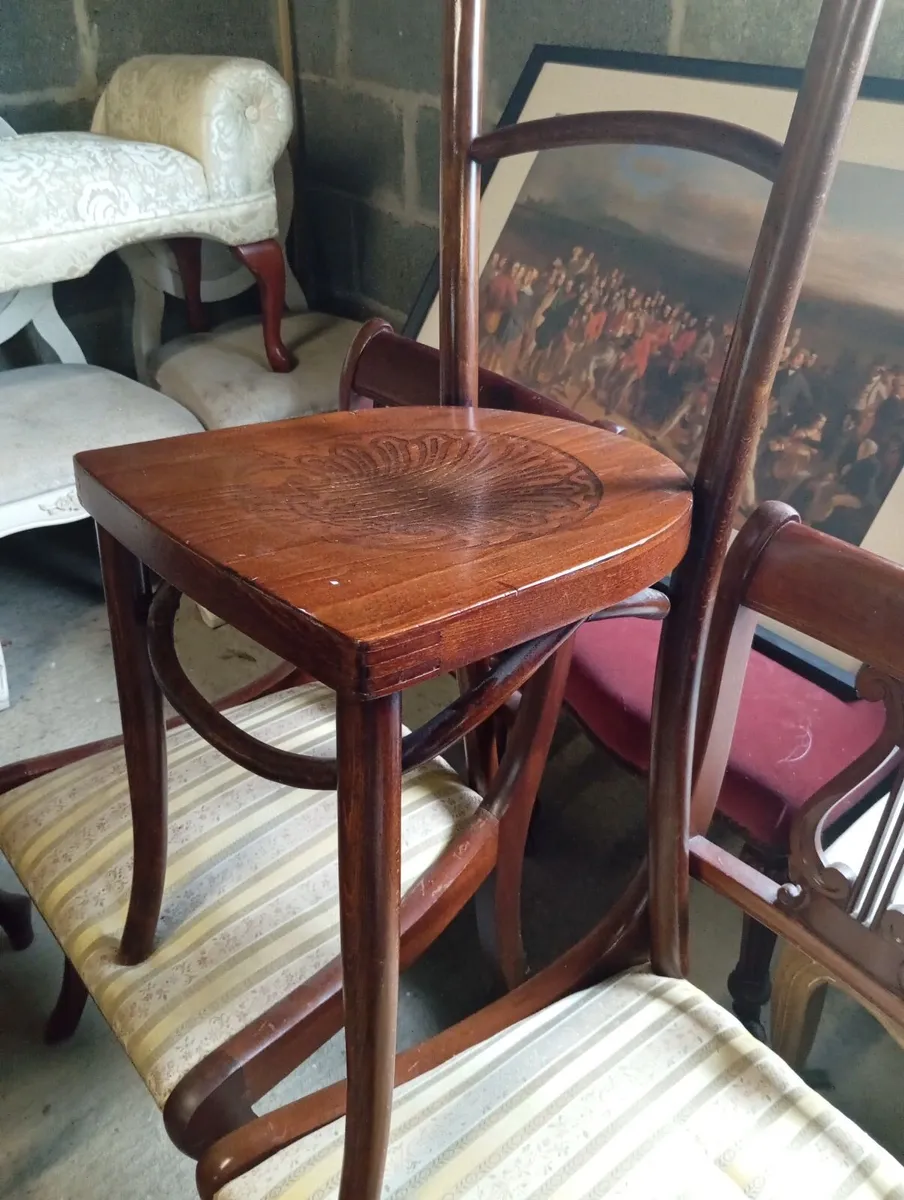 Bentwood chair and serving trolley - Image 1