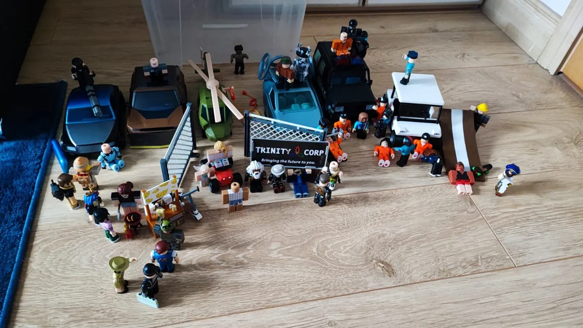 Multiple Roblox toys sets - Image 1