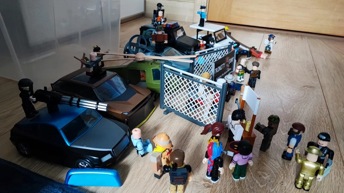 Multiple Roblox toys sets - Image 2