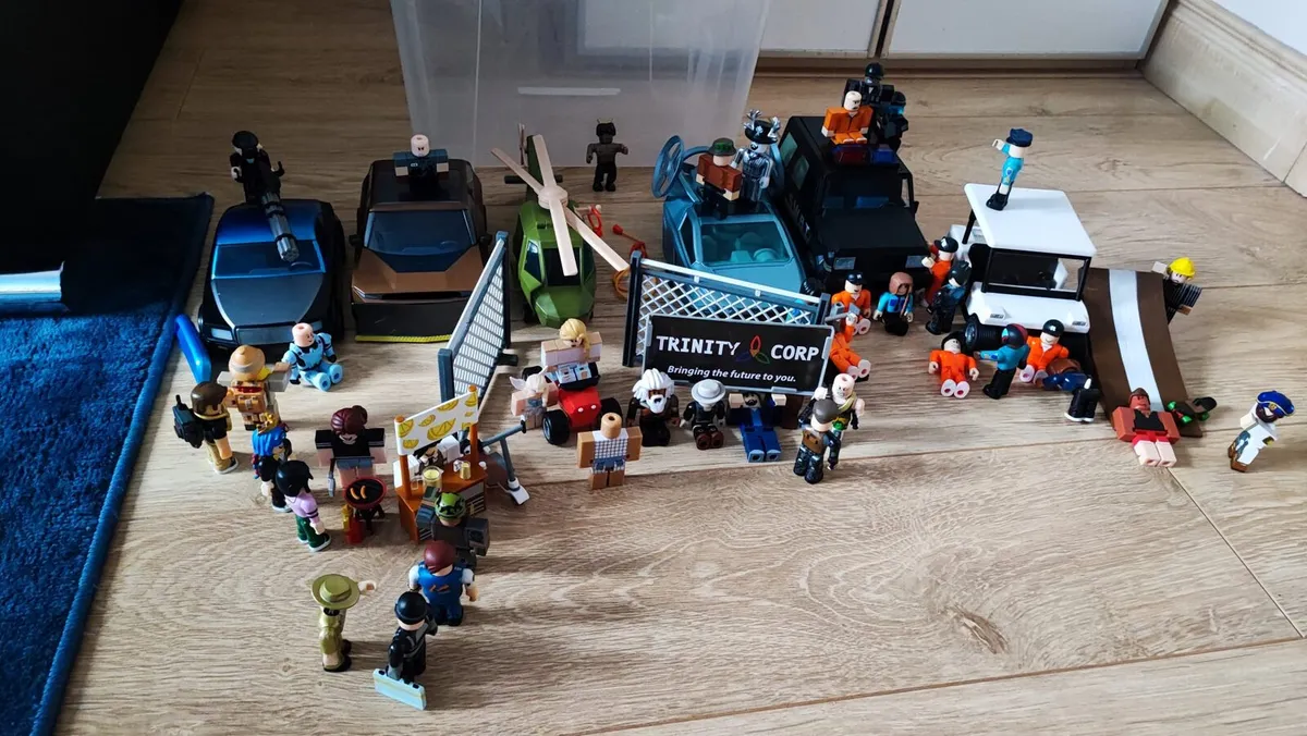 Multiple Roblox toys sets - Image 4