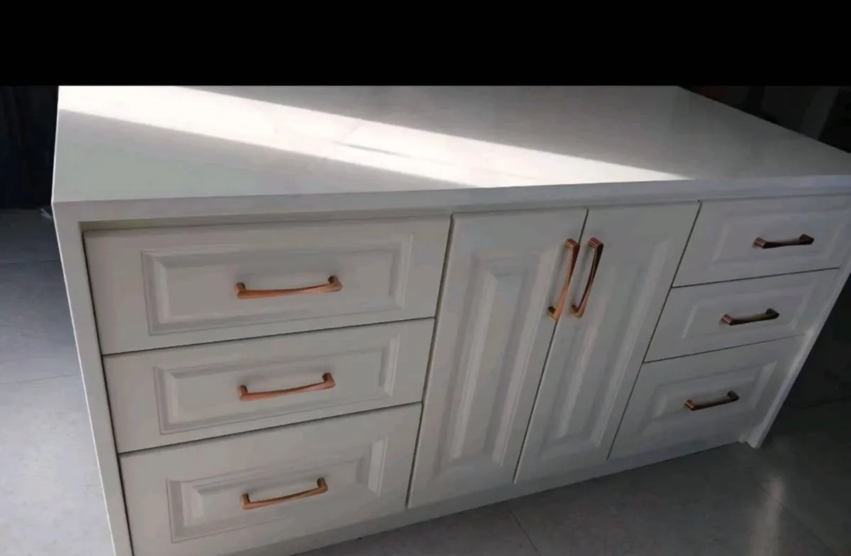 Kitchen island - Image 2