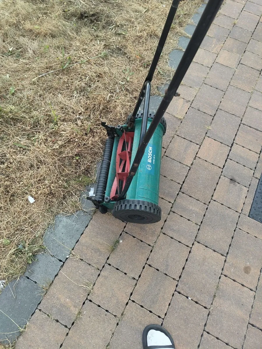 Bosch Manual Lawn Mower + Bosch Grass Box - Image 3